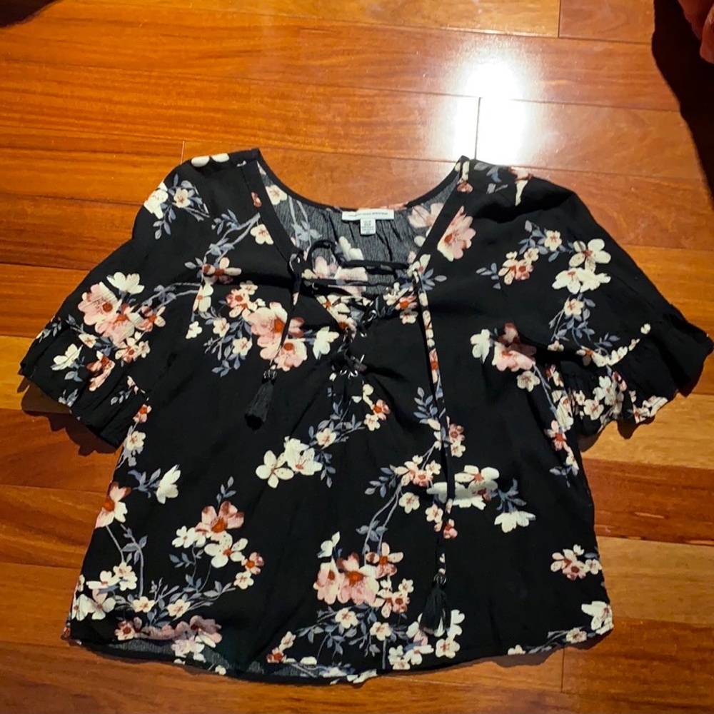 American eagle flowy flowered shirt